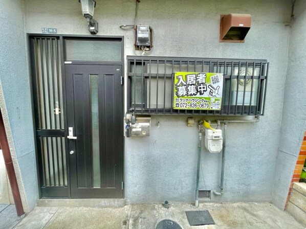 寝屋川市堀溝3丁目貸家の物件外観写真